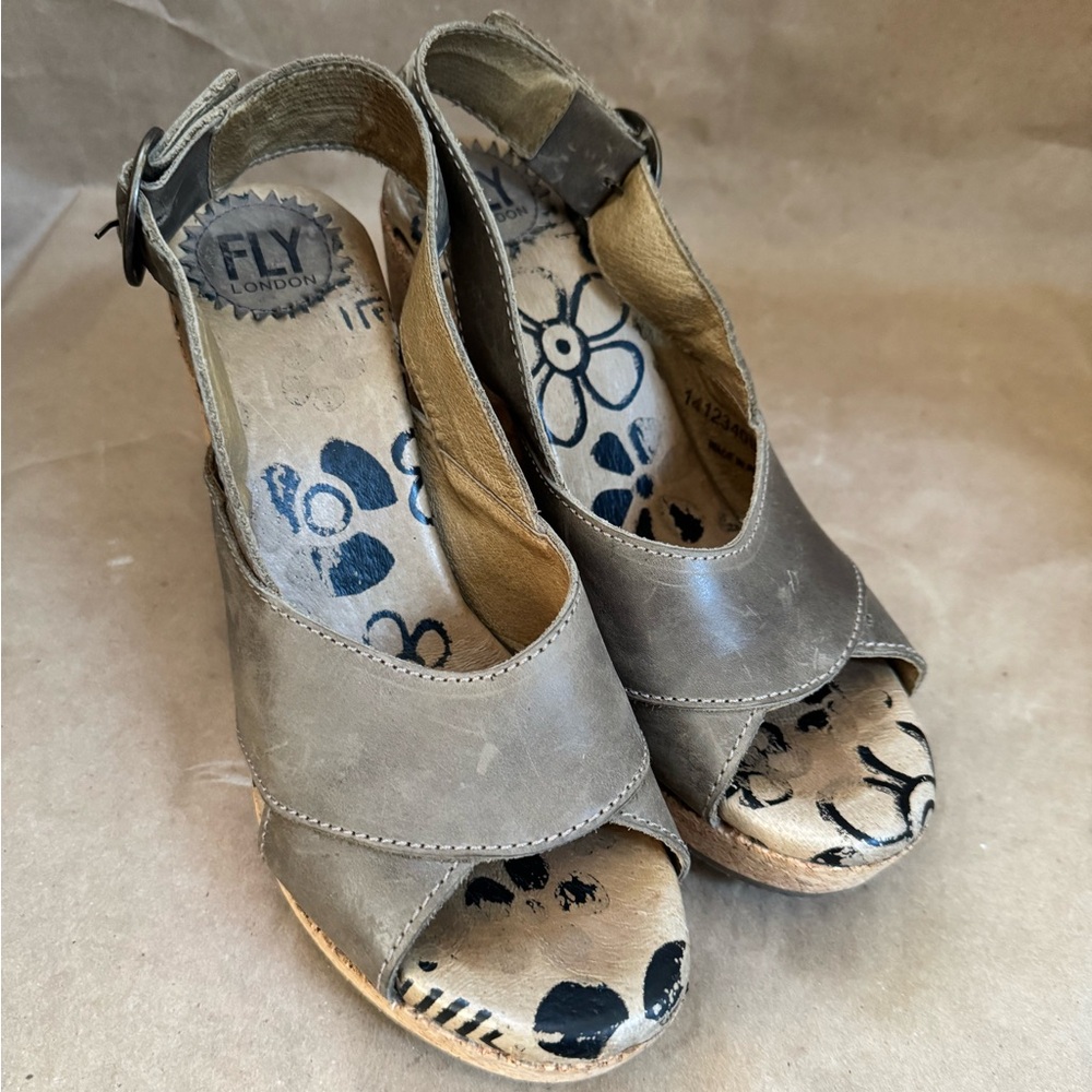 Fly London Light Khaki Nubuck Leather Cork Sole Open Toe Sandal 3” Heels. EU 38